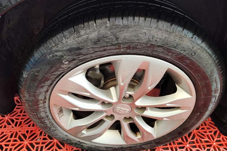 Used Geely Auto Emgrand 2015 Sedan 1.3T Manual Upward Edition Left Front Wheel Hub