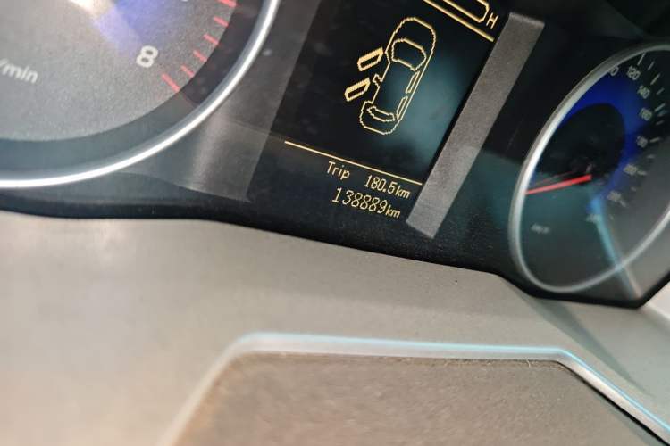 Used Geely Auto Emgrand 2015 Sedan 1.5L Manual - Top Trim Level Odometer Close Up