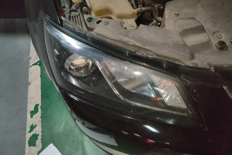 Used Geely Auto Emgrand 2015 Sedan 1.3T CVT Upward Edition Right Front Headlight