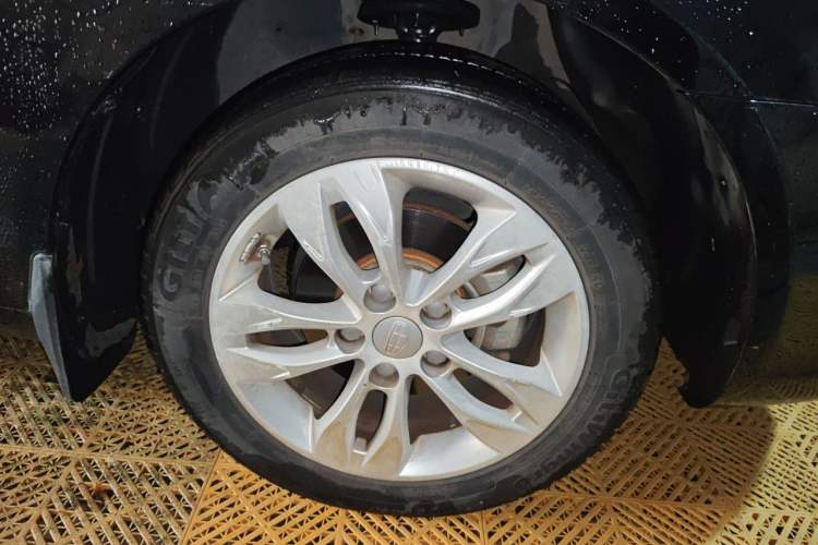 Used Geely Auto Emgrand 2015 Sedan 1.5L CVT Upward Version Right Front Wheel Hub