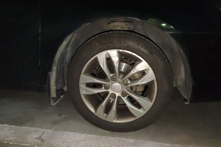Used Geely Auto Emgrand 2015 Sedan 1.5L Manual - Top Trim Level Right Front Wheel Hub