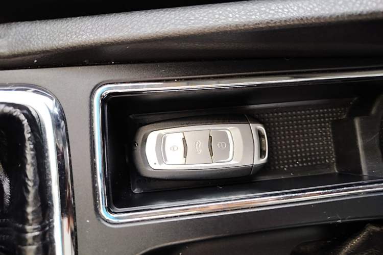 Used Geely Auto Emgrand 2015 Sedan 1.3T Manual Upward Edition Vehicle Key