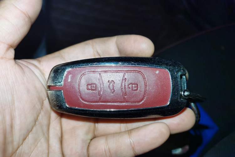 Used Geely Auto Emgrand 2015 Sedan 1.5L Manual - Top Trim Level Vehicle Key