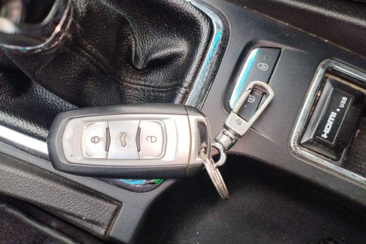 Used Geely Auto Emgrand 2015 Sedan 1.3T Manual Upward Edition Vehicle Key