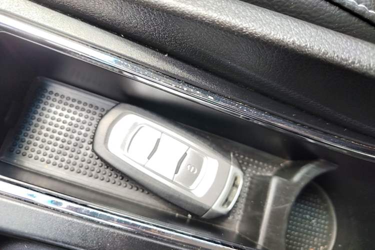 Used Geely Auto Emgrand 2015 Sedan 1.3T Manual Upward Edition Vehicle Key