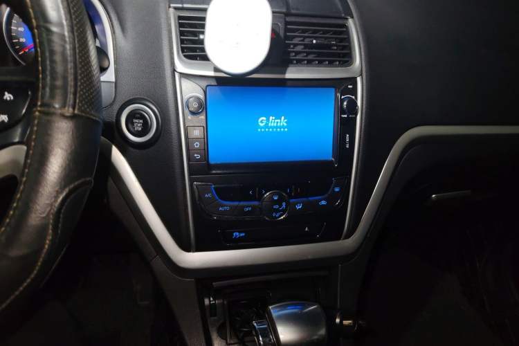 Used Geely Auto Emgrand 2015 Sedan 1.5L CVT Upward Version Audio And AC Panel