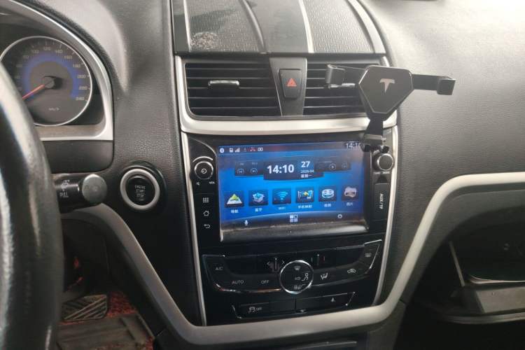 Used Geely Auto Emgrand 2015 Sedan 1.5L CVT Upward Version Audio And AC Panel
