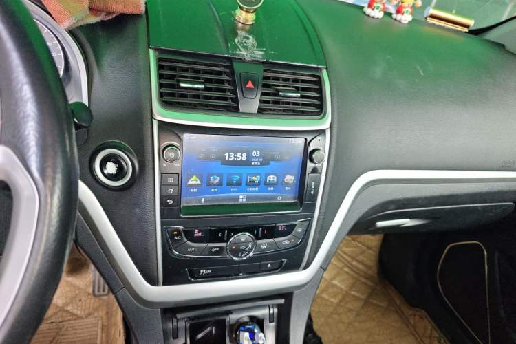 Used Geely Auto Emgrand 2015 Sedan 1.5L Manual - Top Trim Level Audio And AC Panel