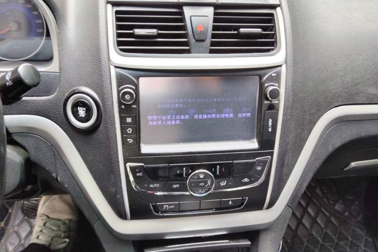 Used Geely Auto Emgrand 2015 Sedan 1.3T CVT Upward Edition Audio And AC Panel