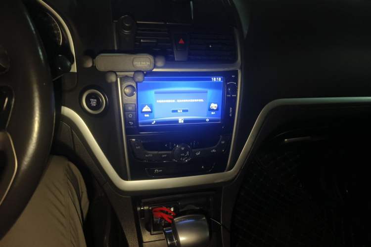 Used Geely Auto Emgrand 2015 Hatchback RS 1.3T CVT Top-Tier Version Audio And AC Panel