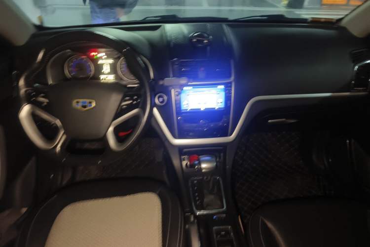 Used Geely Auto Emgrand 2015 Hatchback RS 1.3T CVT Top-Tier Version Center Console