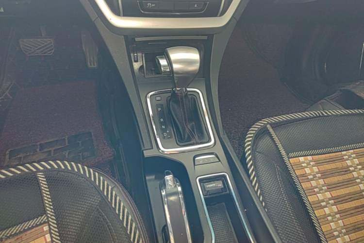 Used Geely Auto Emgrand 2015 Sedan 1.3T CVT Upward Edition Gear Lever