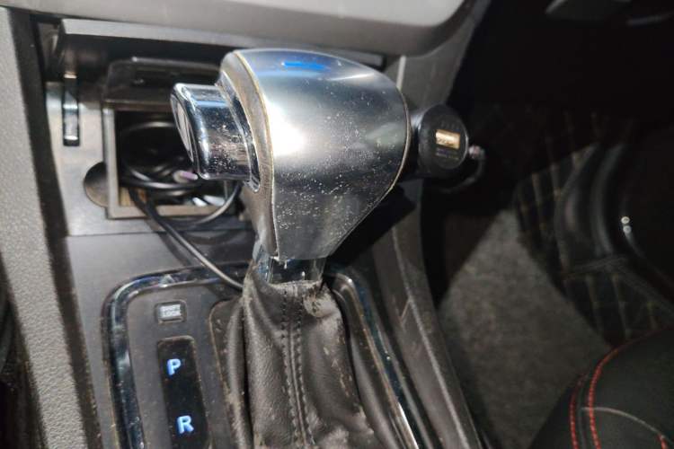 Used Geely Auto Emgrand 2015 Sedan 1.5L CVT Upward Version Gear Lever