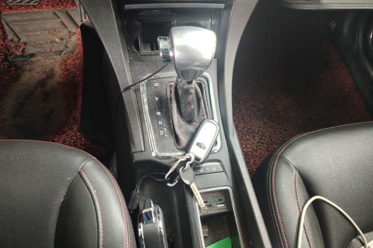 Used Geely Auto Emgrand 2015 Sedan 1.5L CVT Upward Version Gear Lever