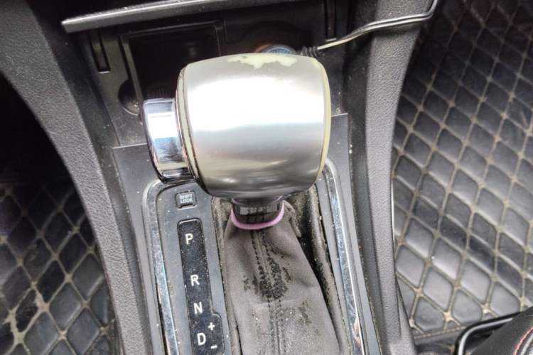 Used Geely Auto Emgrand 2015 Sedan 1.3T CVT Upward Edition Gear Lever
