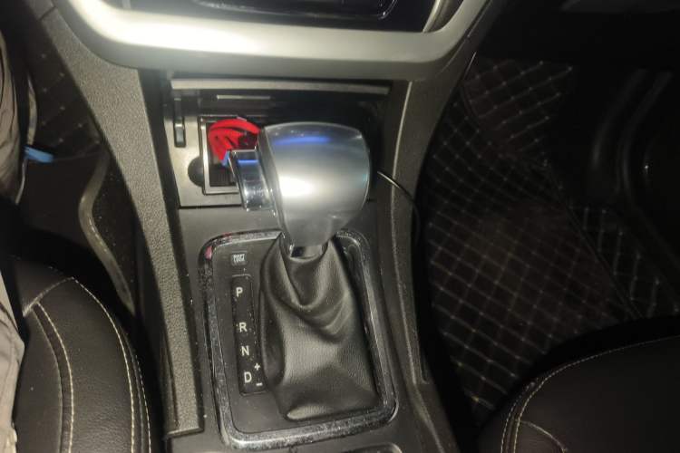 Used Geely Auto Emgrand 2015 Hatchback RS 1.3T CVT Top-Tier Version Gear Lever