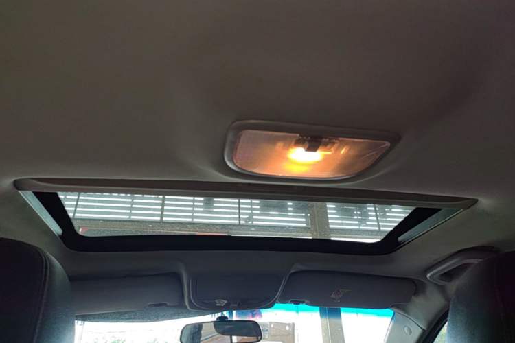 Used Geely Auto Emgrand 2015 Sedan 1.3T CVT Upward Edition Headliner