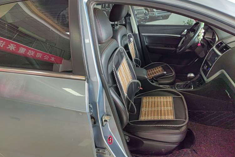 Used Geely Auto Emgrand 2015 Sedan 1.3T CVT Upward Edition Right Front Seat