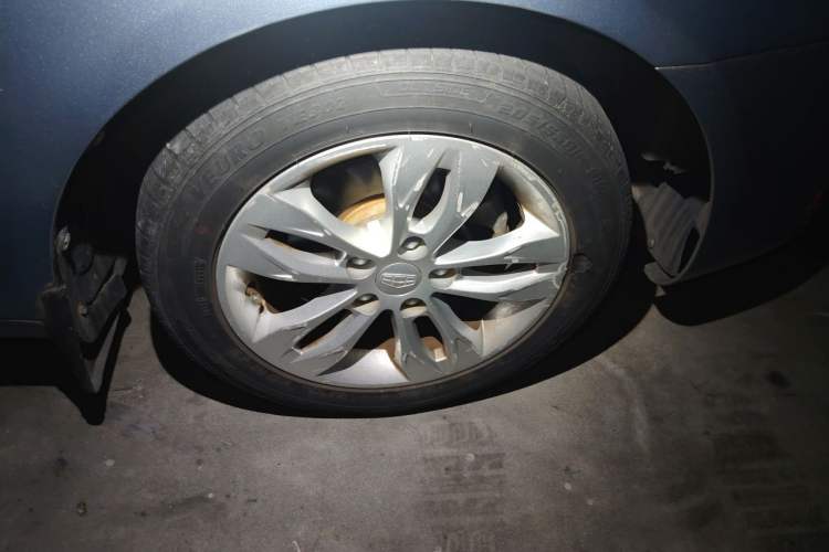 Used Geely Auto Emgrand 2015 Sedan 1.5L CVT Upward Version Right Front Wheel Hub