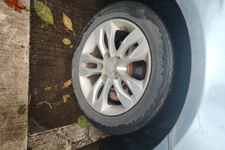Used Geely Auto Emgrand 2015 Sedan 1.5L CVT Upward Version Right Front Wheel Hub