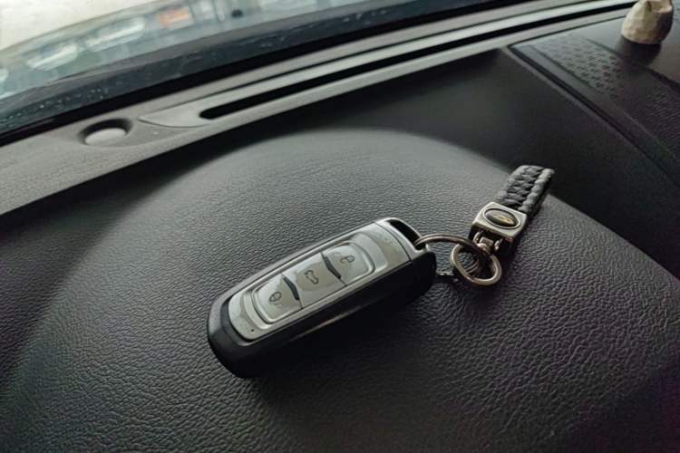 Used Geely Auto Emgrand 2015 Sedan 1.3T CVT Upward Edition Vehicle Key
