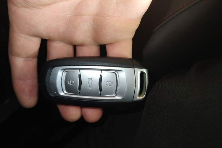 Used Geely Auto Emgrand 2015 Sedan 1.5L CVT Upward Version Vehicle Key