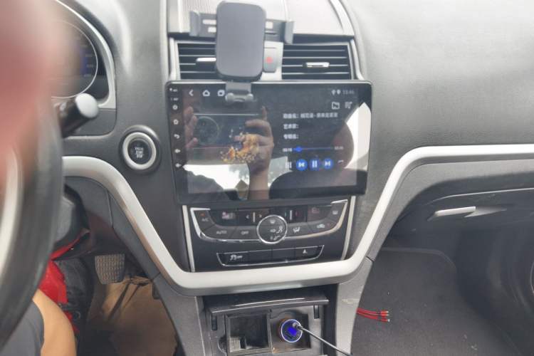 Used Geely Auto Emgrand 2015 Sedan 1.5L Manual - Top Trim Level Audio And AC Panel