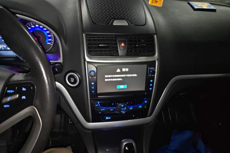 Used Geely Auto Emgrand 2015 Sedan 1.3T CVT Upward Edition Audio And AC Panel