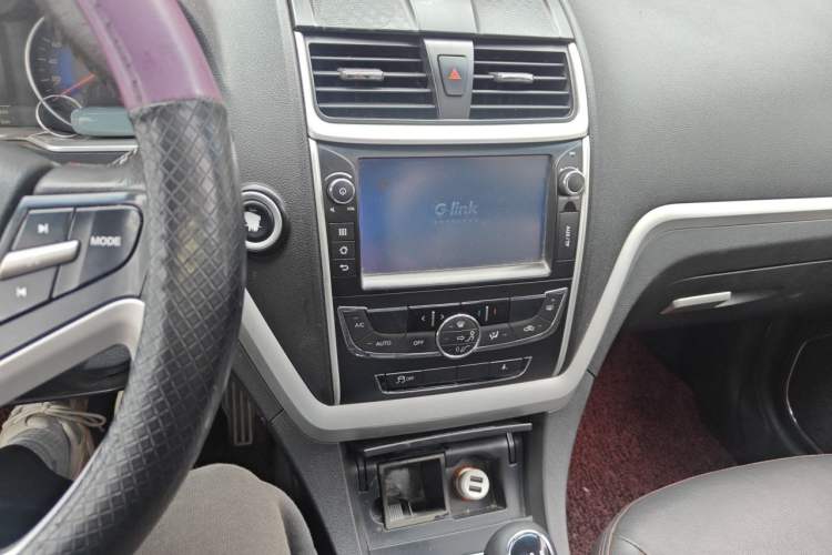 Used Geely Auto Emgrand 2015 Sedan 1.5L Manual - Top Trim Level Audio And AC Panel