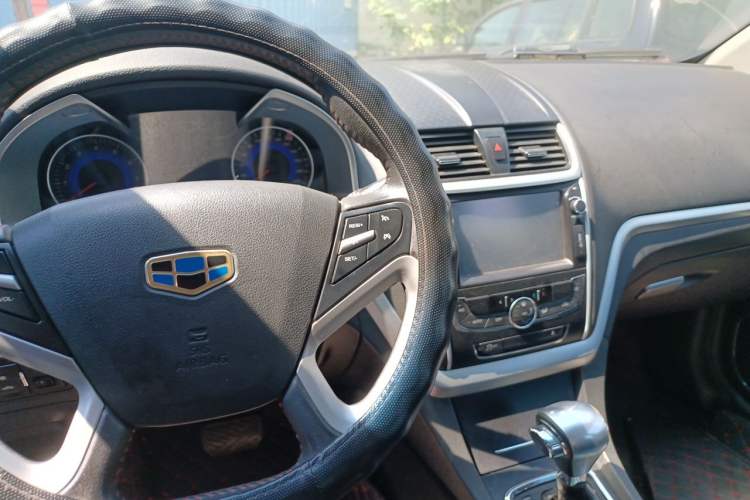 Used Geely Auto Emgrand 2015 Sedan 1.3T CVT Upward Edition Center Console
