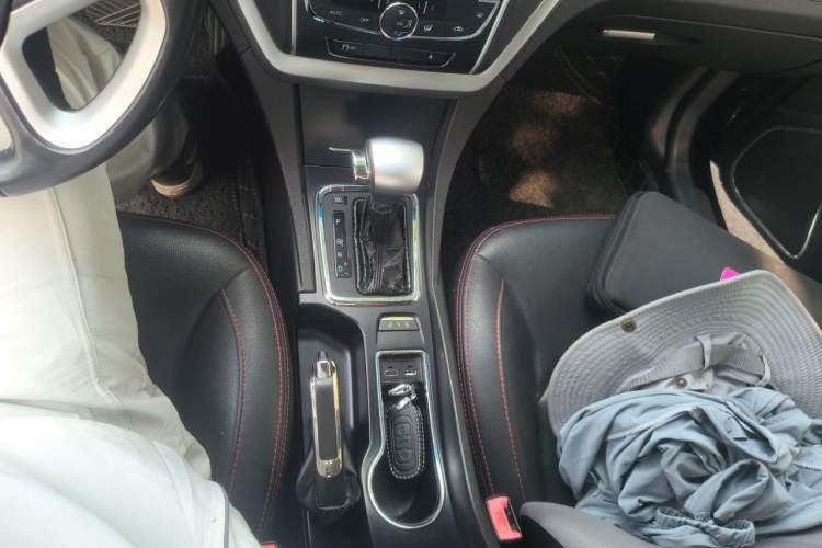 Used Geely Auto Emgrand 2015 Sedan 1.5L CVT Upward Version Gear Lever