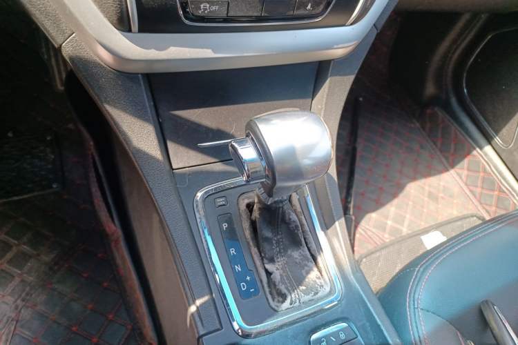 Used Geely Auto Emgrand 2015 Sedan 1.3T CVT Upward Edition Gear Lever