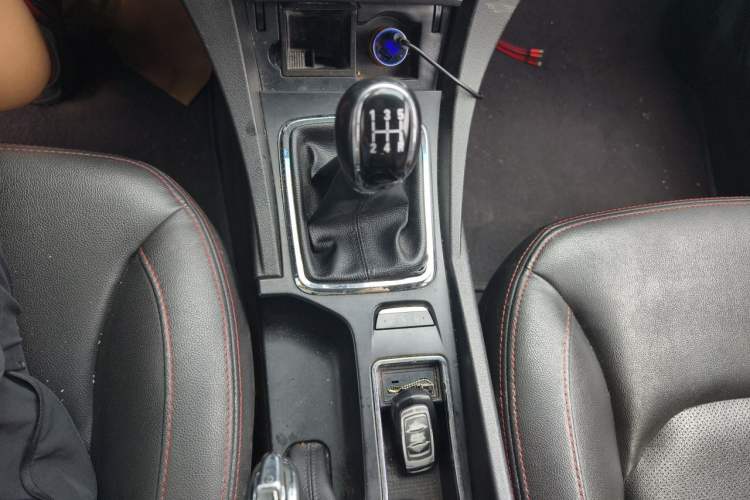 Used Geely Auto Emgrand 2015 Sedan 1.5L Manual - Top Trim Level Gear Lever