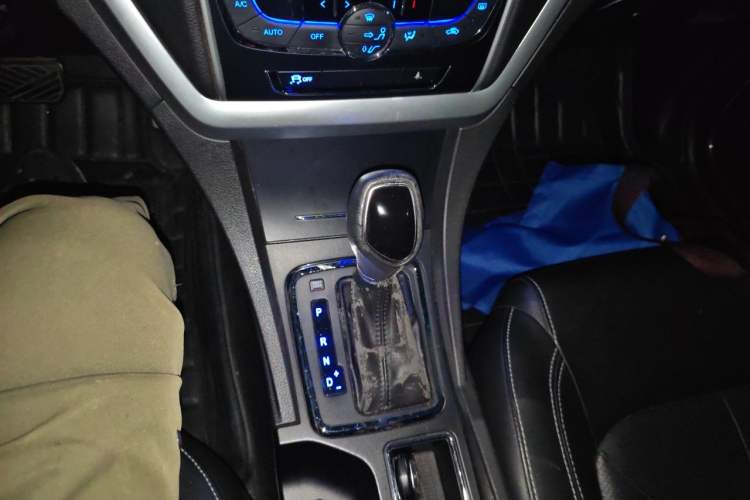 Used Geely Auto Emgrand 2015 Sedan 1.3T CVT Upward Edition Gear Lever