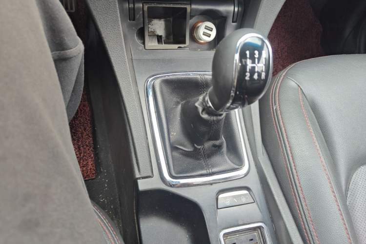 Used Geely Auto Emgrand 2015 Sedan 1.5L Manual - Top Trim Level Gear Lever