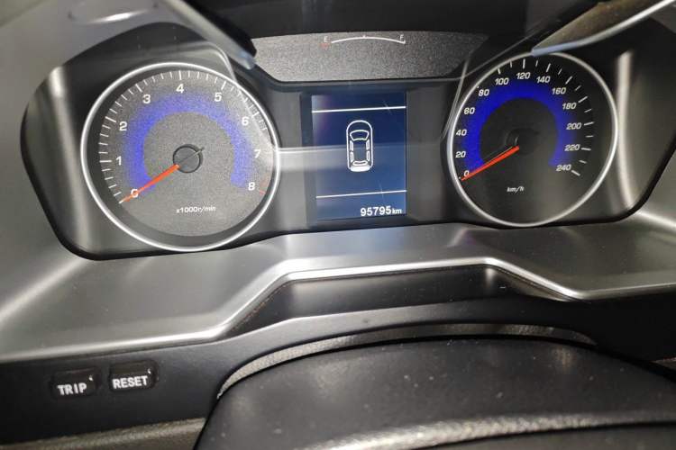 Used Geely Auto Emgrand 2015 Sedan 1.3T CVT Upward Edition Odometer Close Up