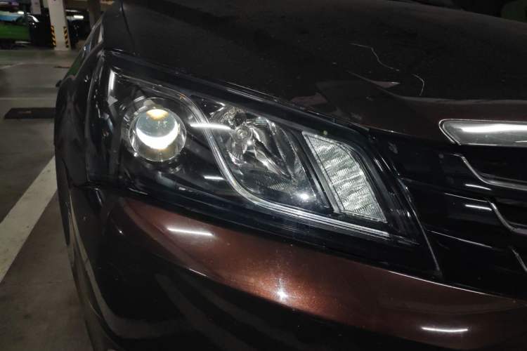 Used Geely Auto Emgrand 2015 Sedan 1.3T CVT Upward Edition Right Front Headlight