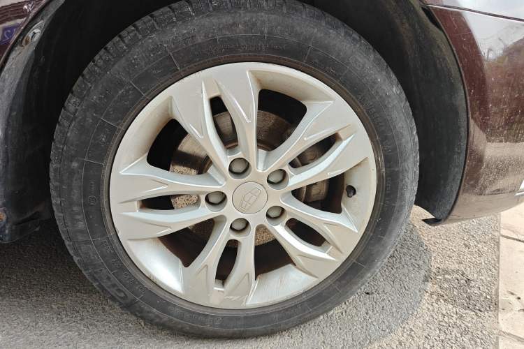 Used Geely Auto Emgrand 2015 Sedan 1.5L Manual - Top Trim Level Right Front Wheel Hub
