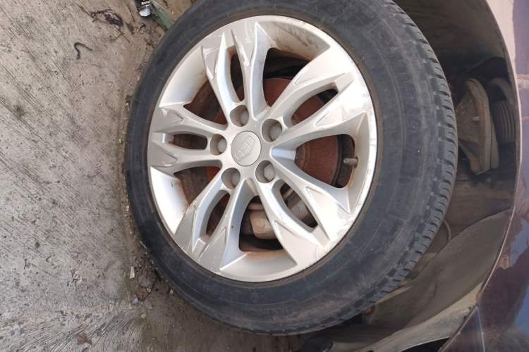 Used Geely Auto Emgrand 2015 Sedan 1.3T CVT Upward Edition Right Front Wheel Hub