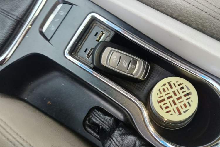 Used Geely Auto Emgrand 2015 Sedan 1.5L Manual - Top Trim Level Vehicle Key