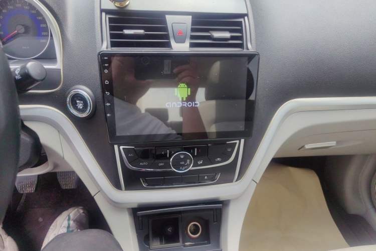 Used Geely Auto Emgrand 2015 Sedan 1.5L Manual - Top Trim Level Audio And AC Panel