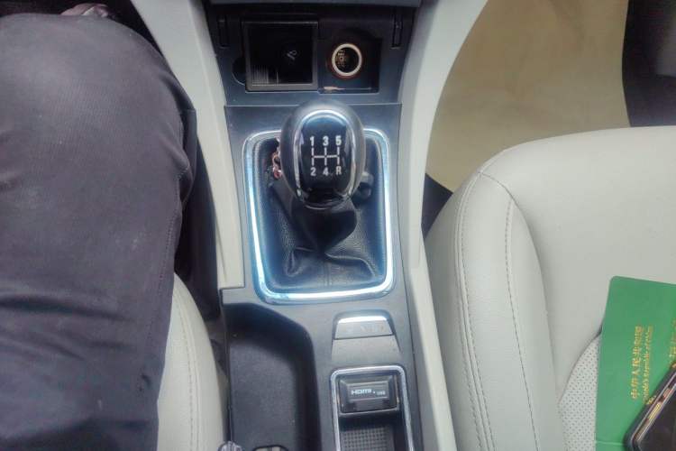 Used Geely Auto Emgrand 2015 Sedan 1.5L Manual - Top Trim Level Gear Lever