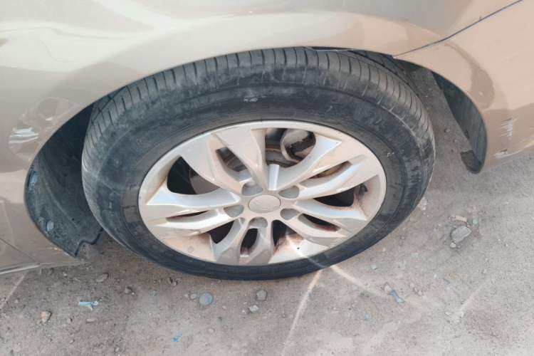 Used Geely Auto Emgrand 2015 Sedan 1.5L Manual - Top Trim Level Right Front Wheel Hub