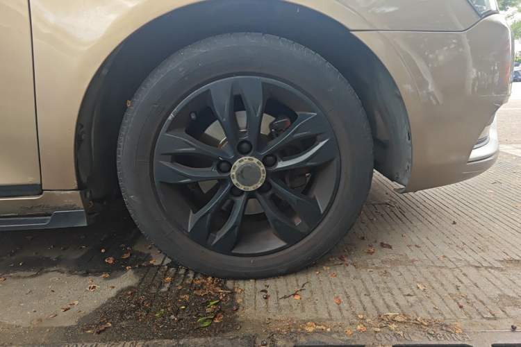 Used Geely Auto Emgrand 2015 Sedan 1.5L Manual - Top Trim Level Right Front Wheel Hub