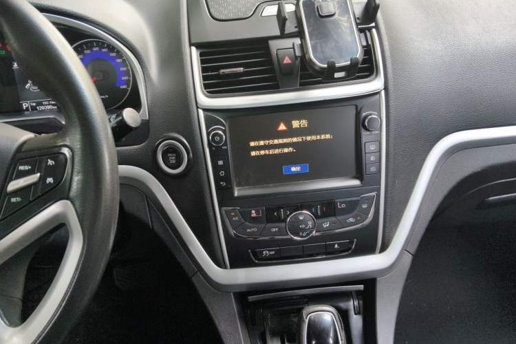 Used Geely Auto Emgrand 2015 Sedan 1.5L CVT Upward Version Audio And AC Panel