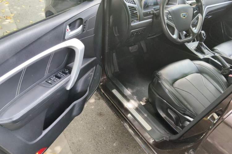 Used Geely Auto Emgrand 2015 Sedan 1.5L CVT Upward Version Driver Seat