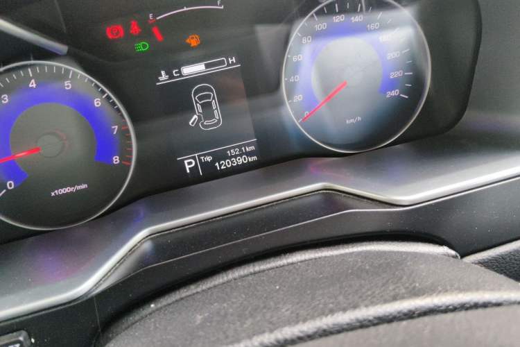 Used Geely Auto Emgrand 2015 Sedan 1.5L CVT Upward Version Odometer Close Up