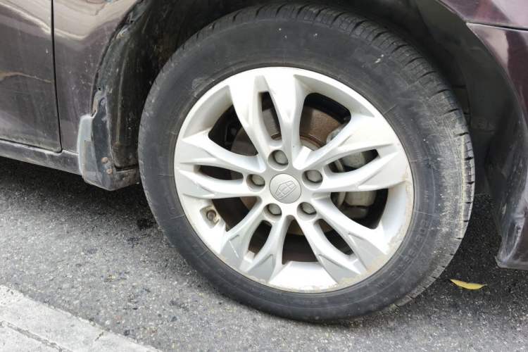 Used Geely Auto Emgrand 2015 Sedan 1.5L CVT Upward Version Right Front Wheel Hub
