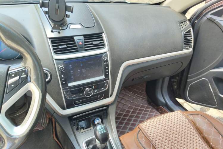 Used Geely Auto Emgrand 2015 Sedan 1.5L Manual - Top Trim Level Audio And AC Panel