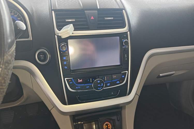 Used Geely Auto Emgrand 2015 Sedan 1.5L Manual - Top Trim Level Audio And AC Panel